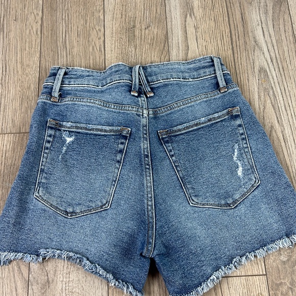 GOOD AMERICAN High Waisted Cutoff Denim Shorts Light Medium Wash 00/24 - Picture 7 of 8